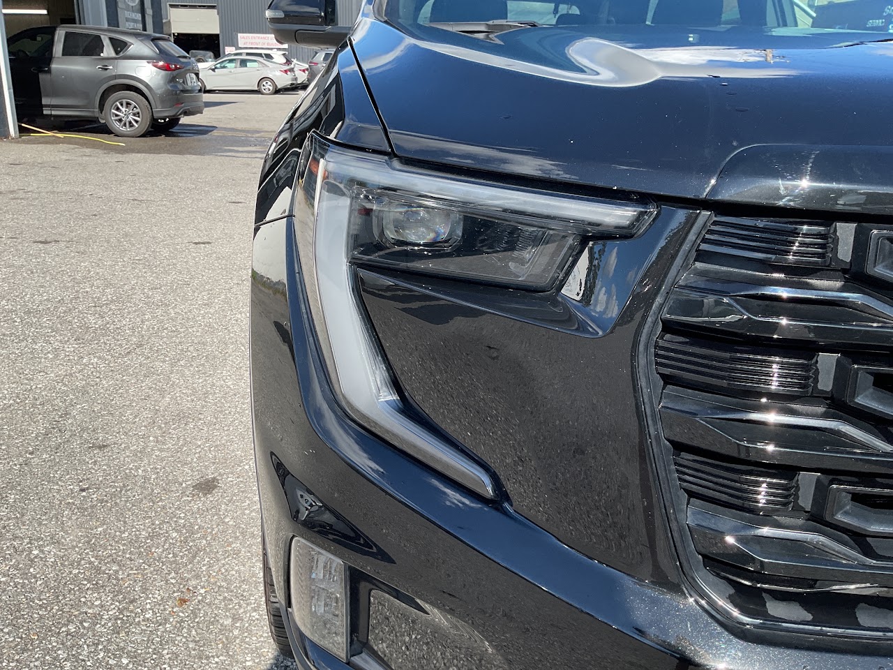 2025 GMC Acadia — photo 11 of 34