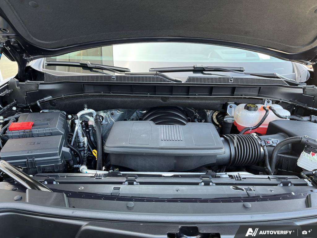 2025 Chevrolet Suburban — photo 10 of 25