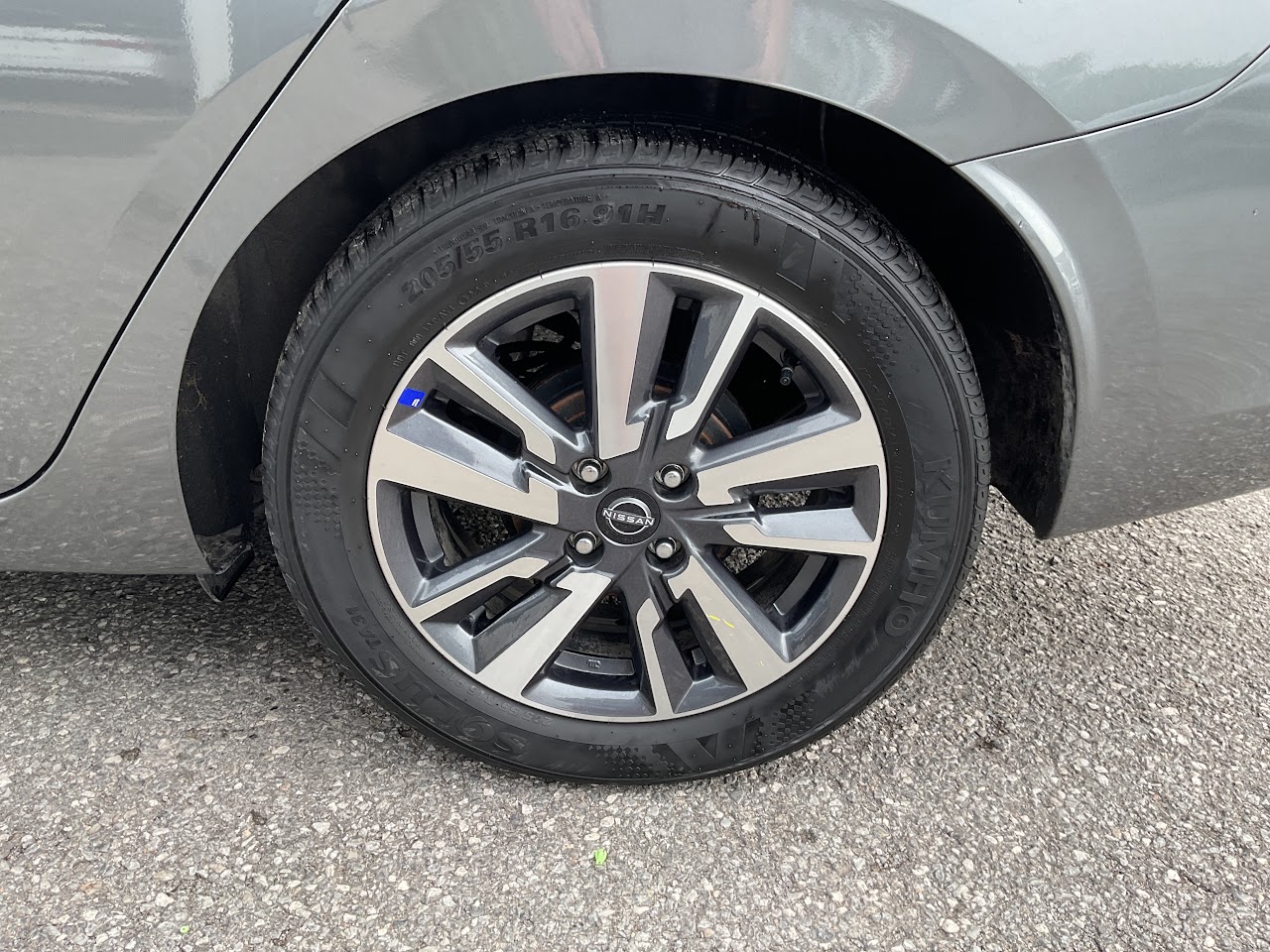 2025 Nissan Versa — photo 12 of 33