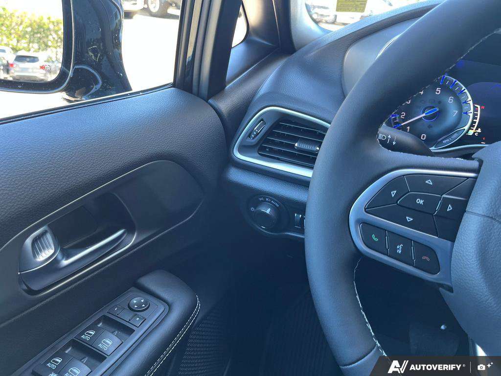 2027 Chrysler Grand Caravan — photo 17 de 25