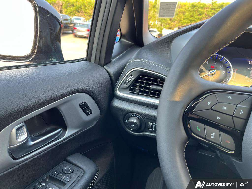 2025 Chrysler Pacifica — photo 17 de 25