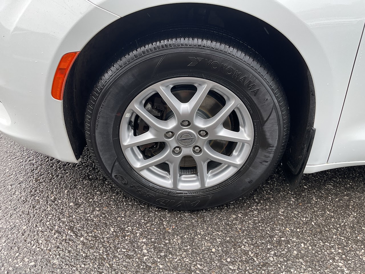 2023 Chrysler Grand Caravan — photo 10 of 34