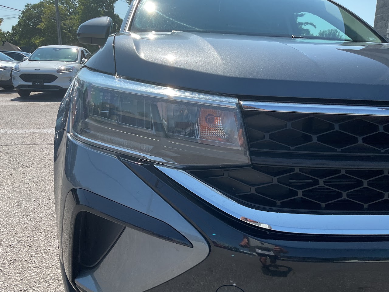 2024 Volkswagen Taos — photo 14 of 34