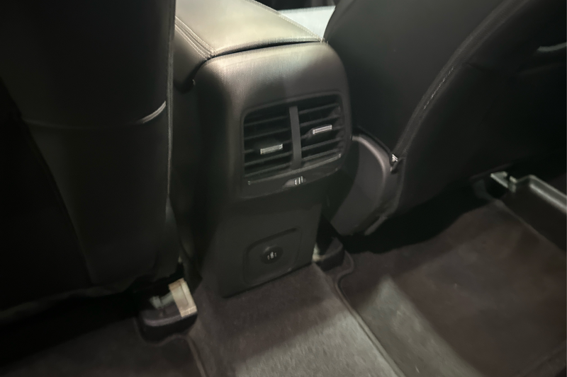 2025 Ford Escape Plug-in Hybrid — photo 21 of 35