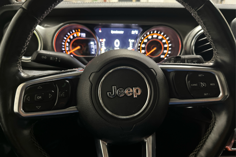 2019 Jeep Wrangler — photo 13 of 26