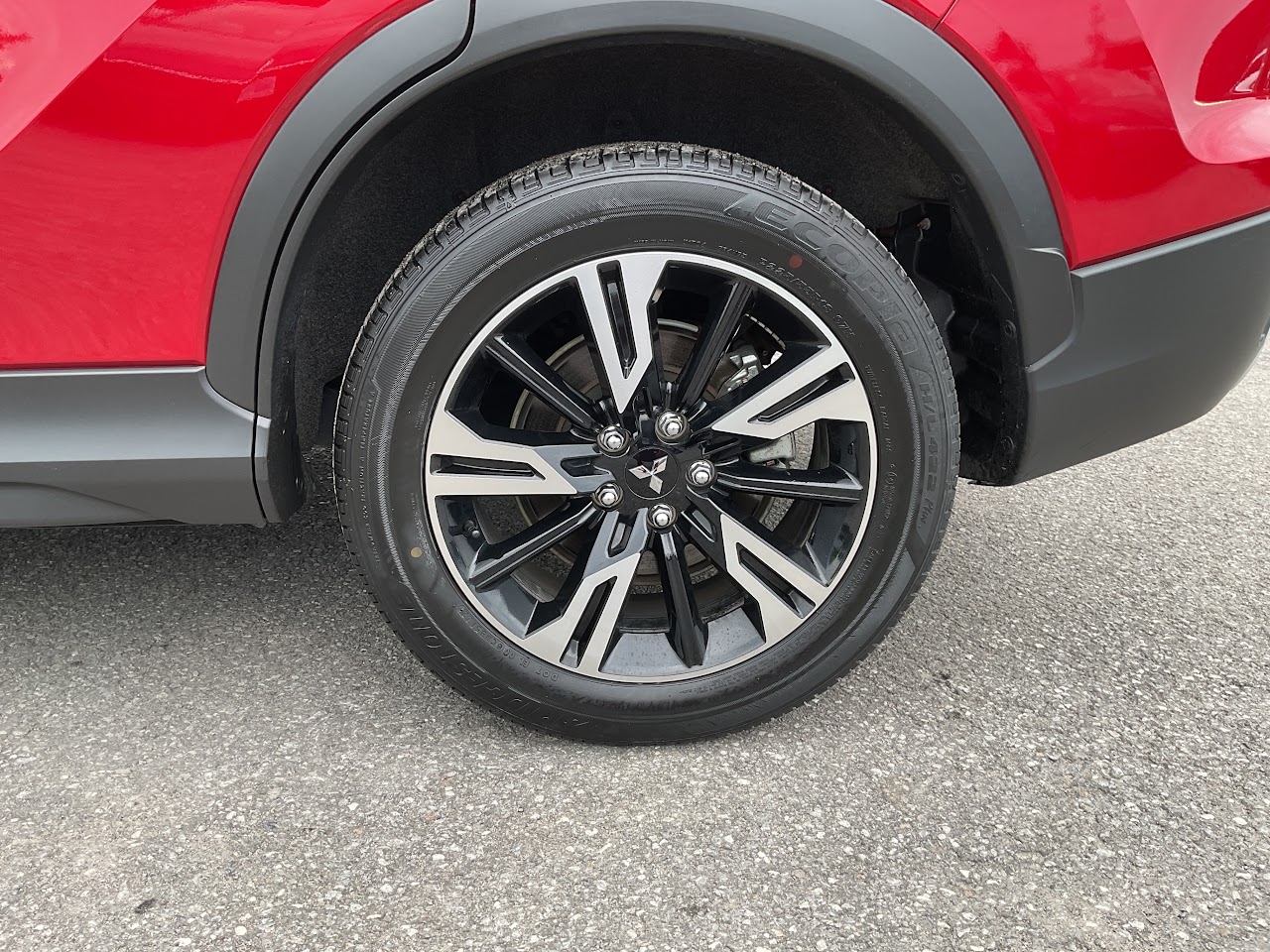 2023 Mitsubishi Eclipse Cross — photo 11 of 32