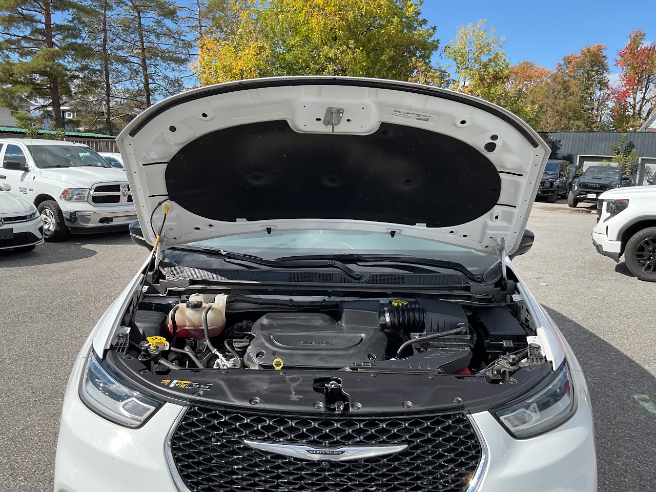 2024 Chrysler Pacifica — photo 27 of 34