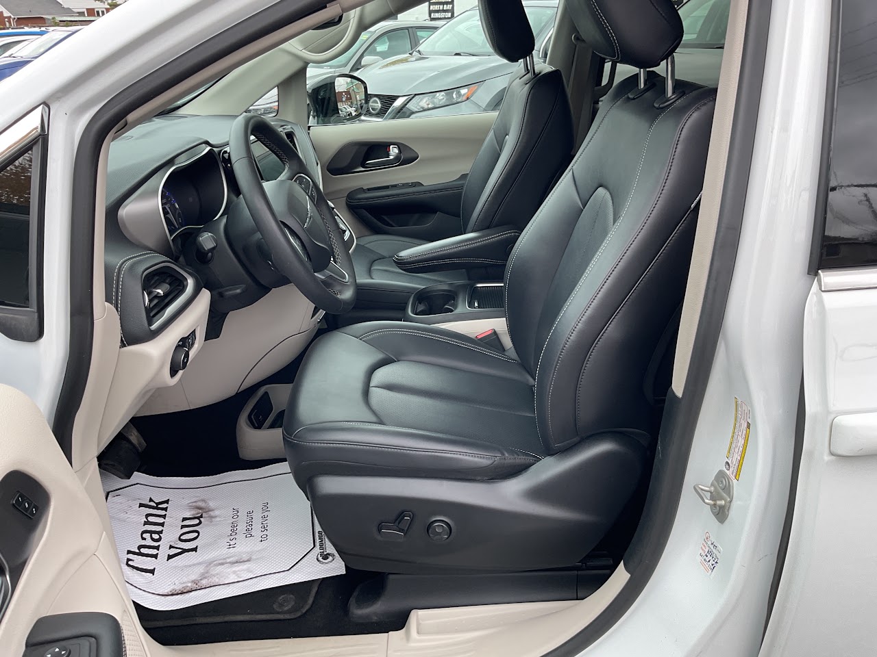 2024 Chrysler Pacifica — photo 23 of 35