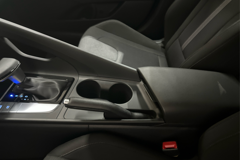 2026 Hyundai Elantra — photo 19 of 32