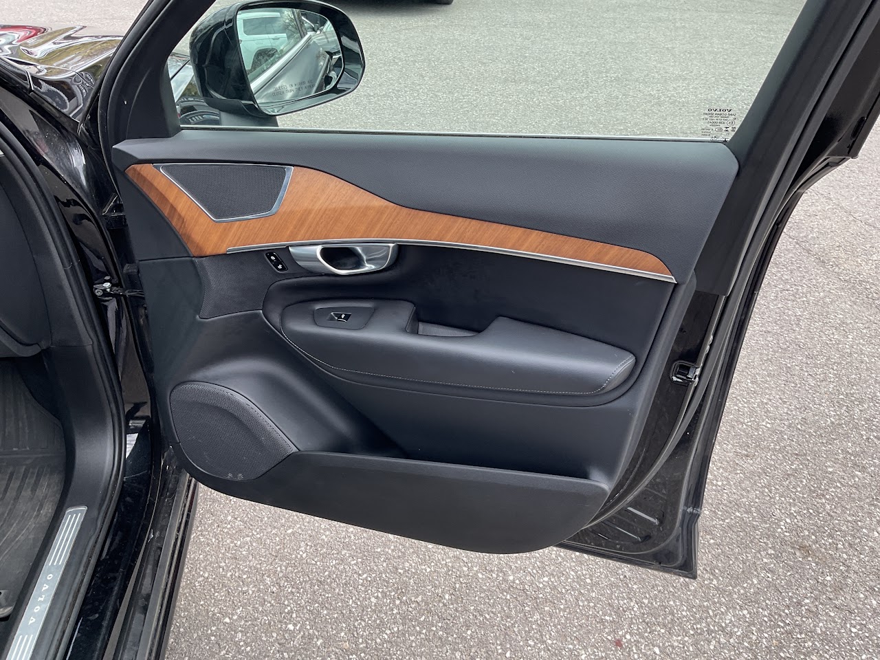 2024 Volvo XC90 — photo 31 of 34
