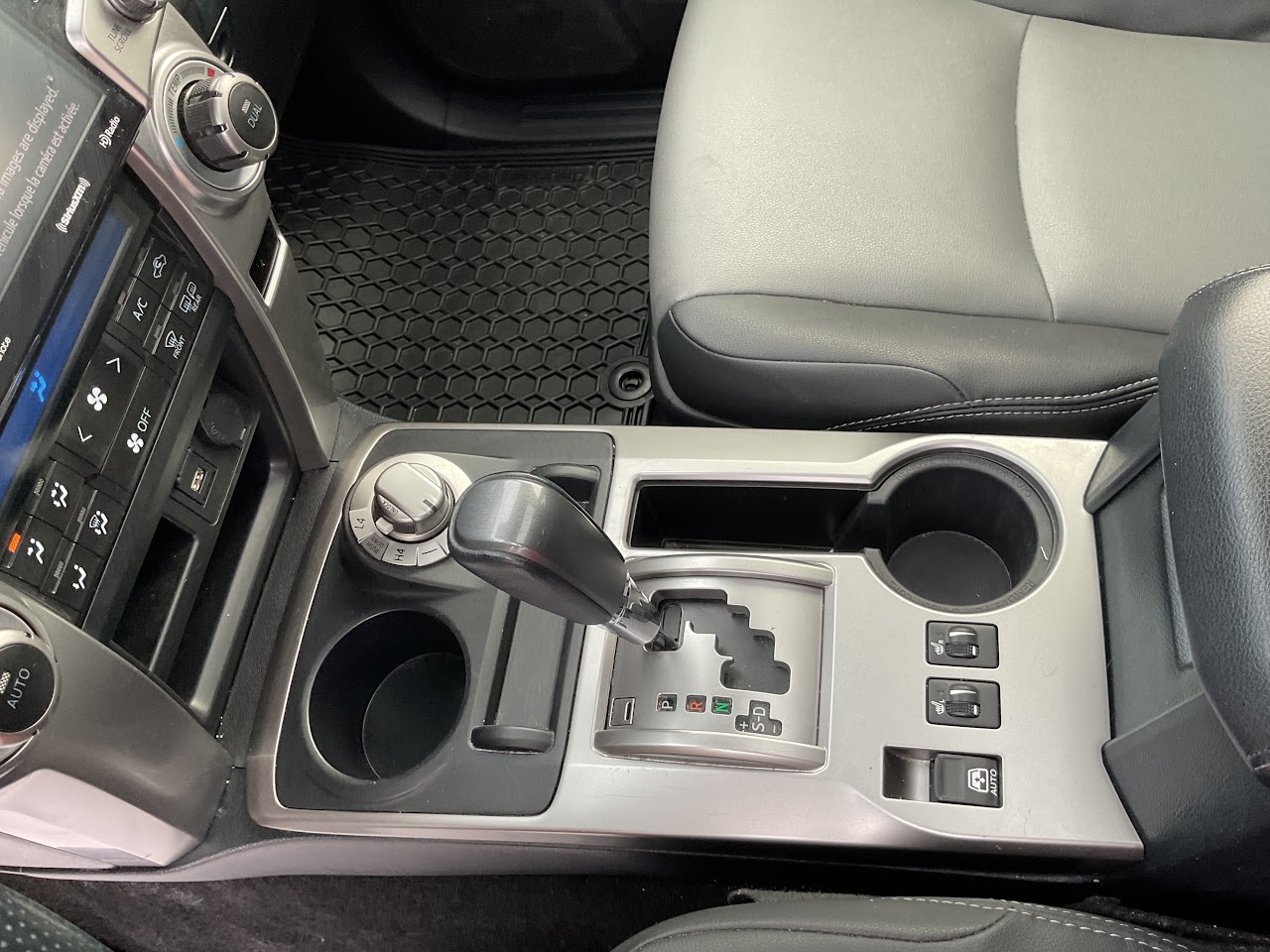 2024 Toyota 4RUNNER — photo 29 of 34