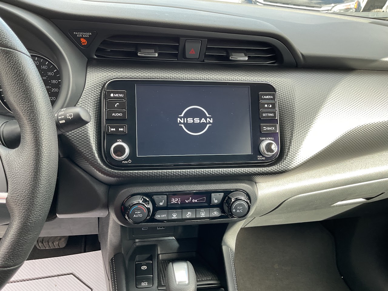 2025 Nissan Kicks Play — photo 28 of 34