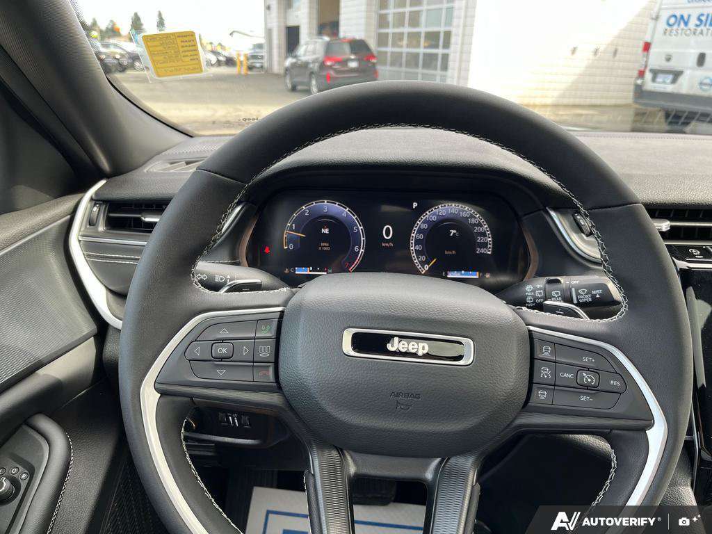 2026 Jeep Grand Cherokee — photo 14 of 25