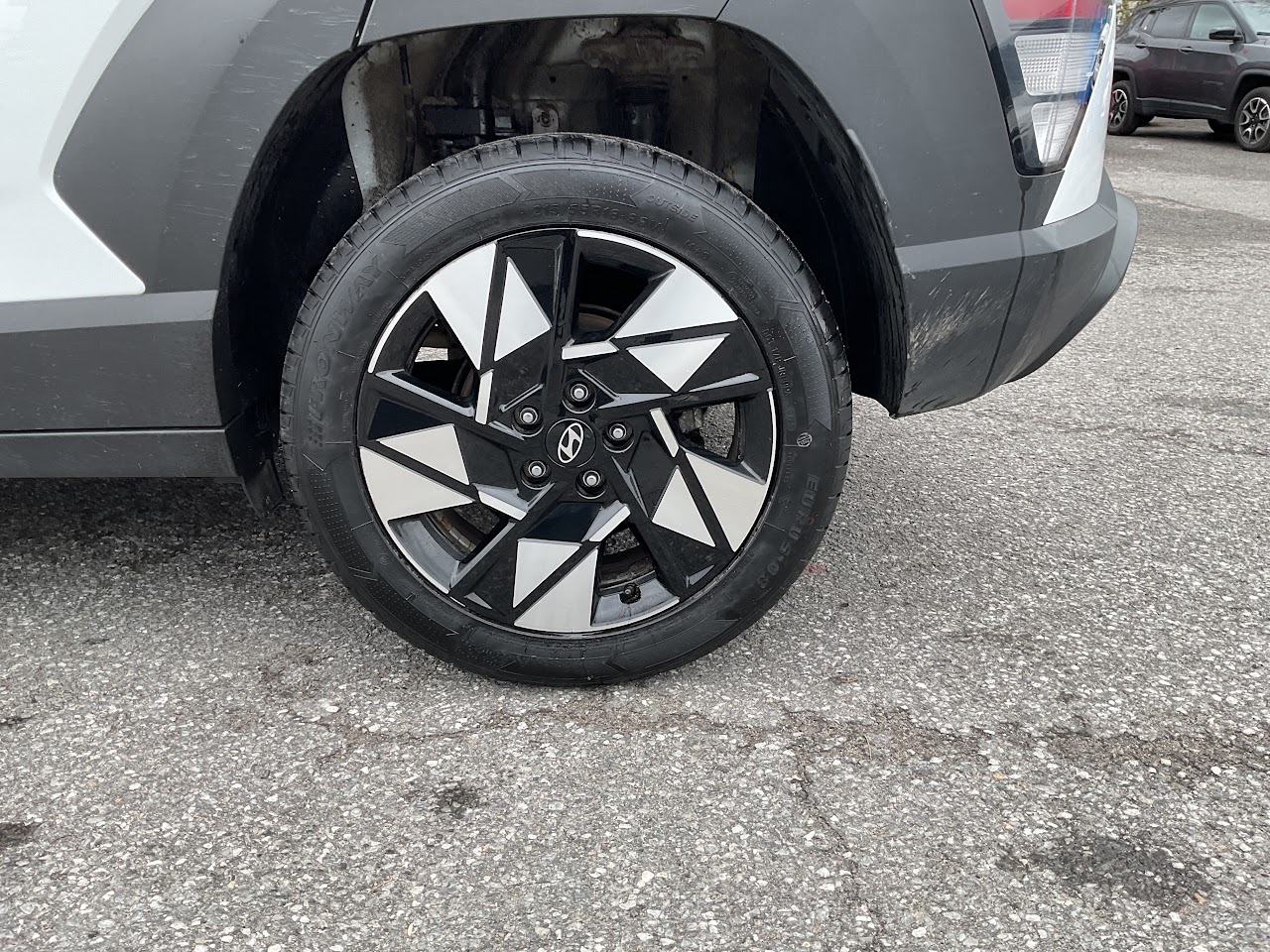 2024 Hyundai Kona — photo 13 of 34