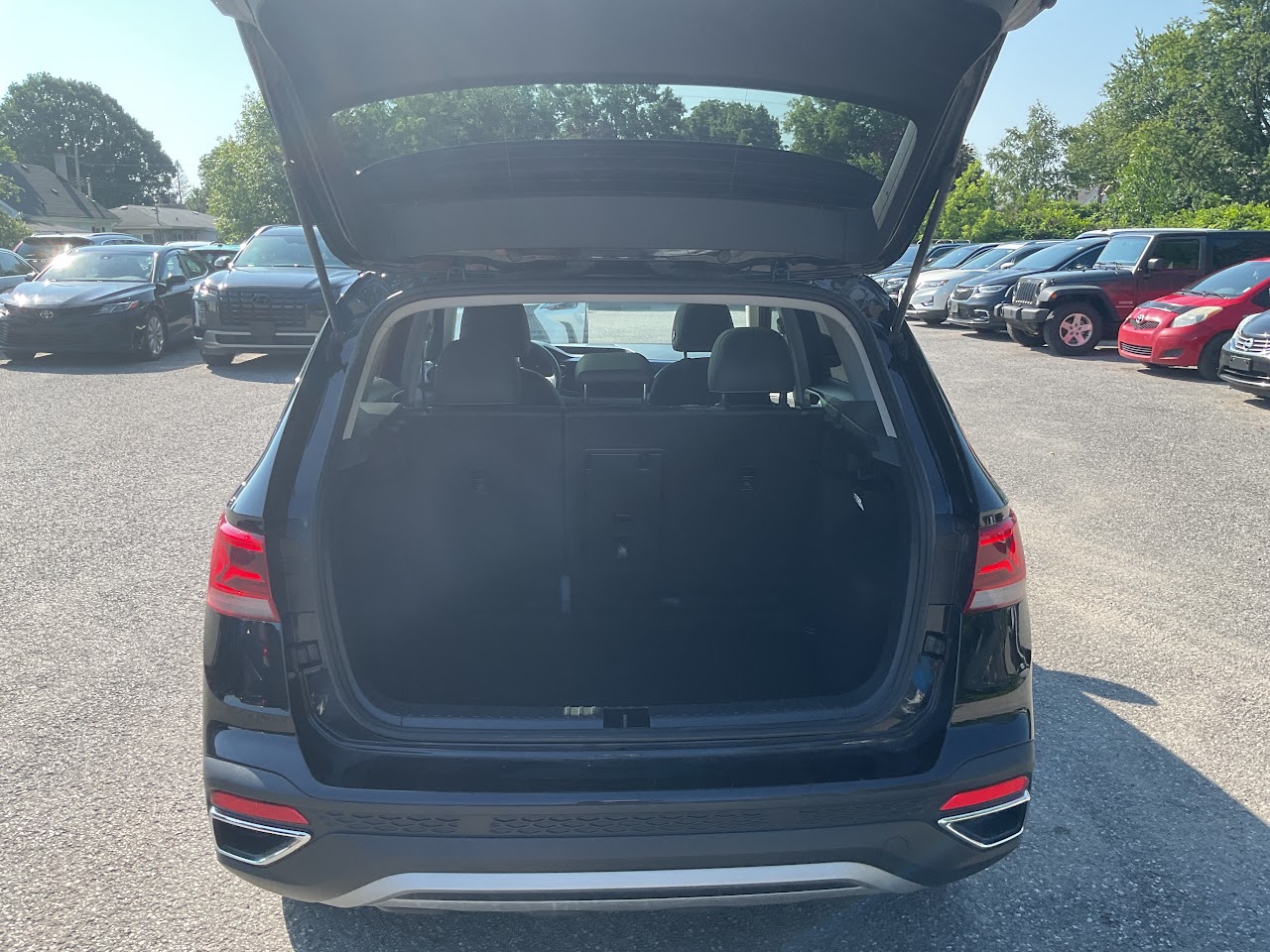 2024 Volkswagen Taos — photo 21 of 32