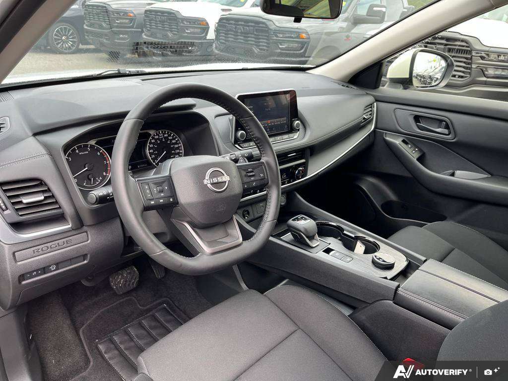 2025 Nissan Rogue — photo 13 of 25
