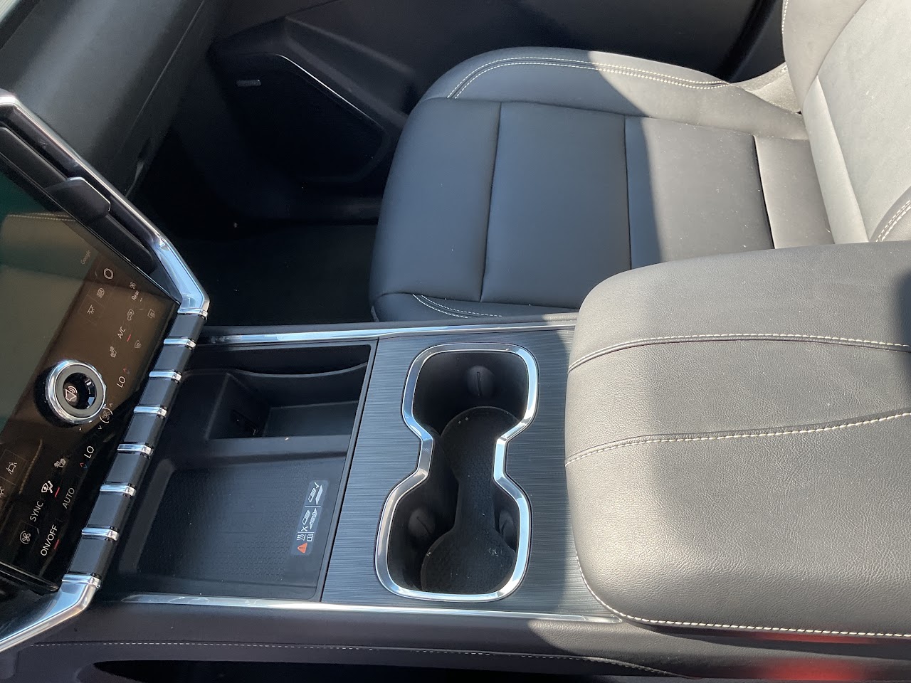 2025 GMC Acadia — photo 26 of 34