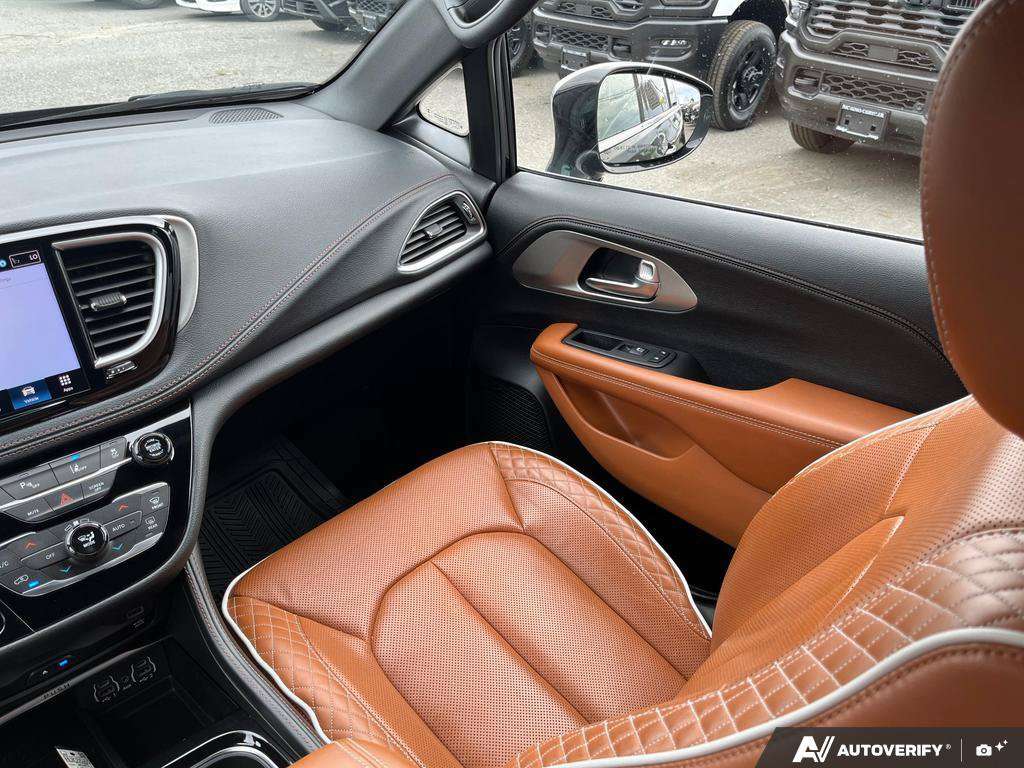 2024 Chrysler Pacifica Hybrid — photo 25 of 25