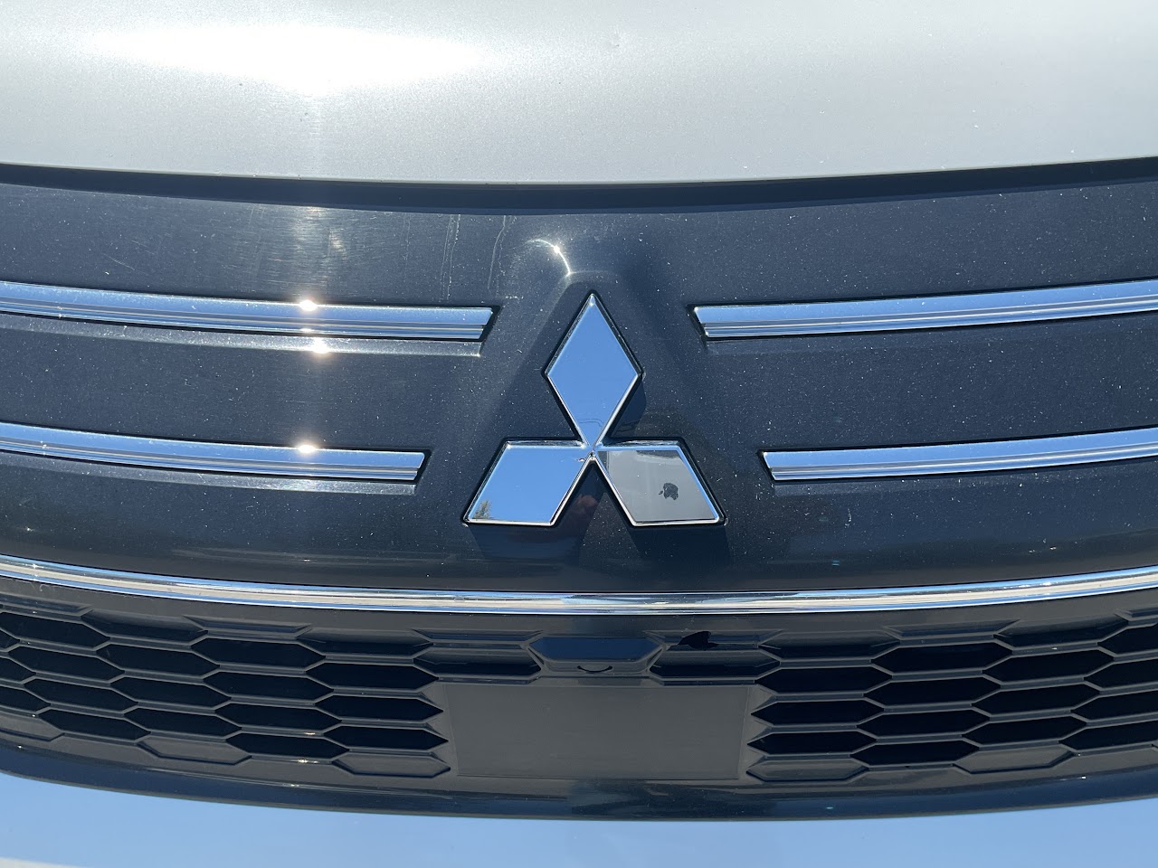 2025 Mitsubishi Outlander — photo 19 of 32