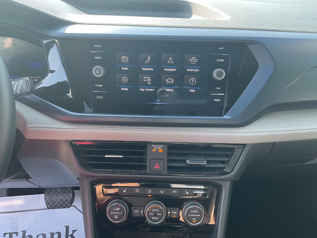 2024 Volkswagen Taos — photo 27 of 32