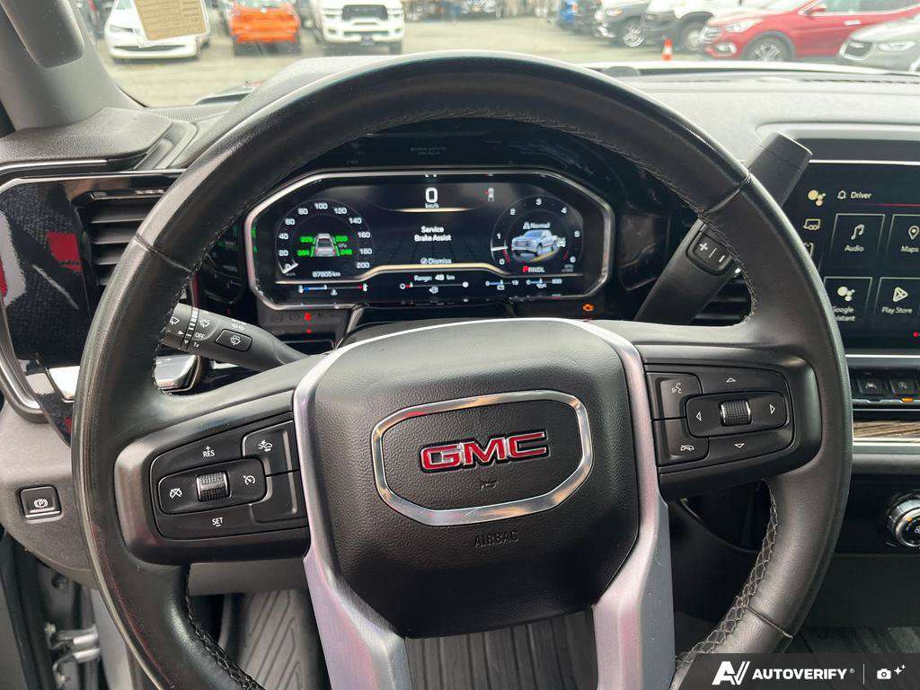 2023 GMC Sierra 1500 — photo 14 of 25