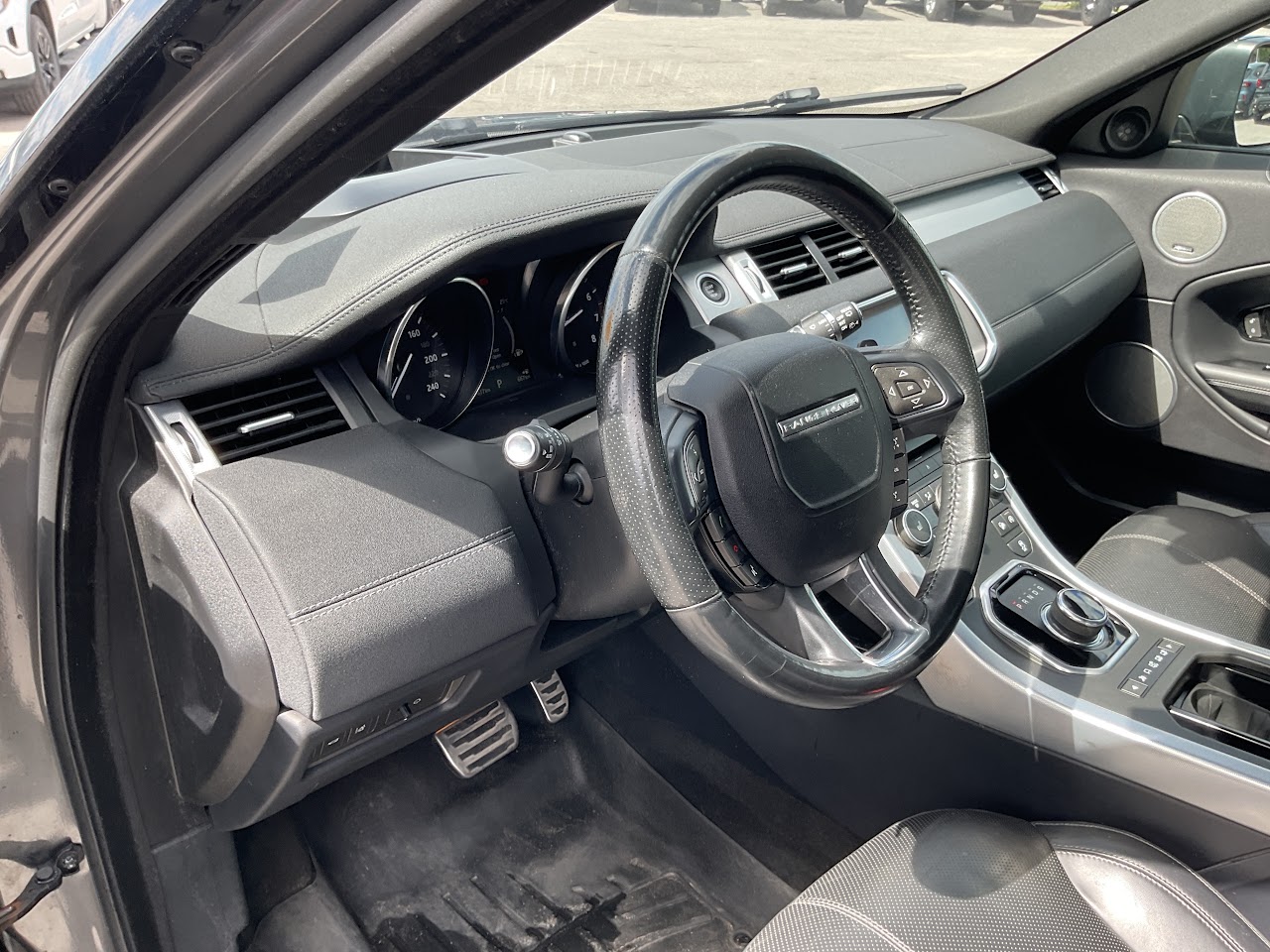 2017 Land Rover Range Rover Evoque — photo 22 of 36