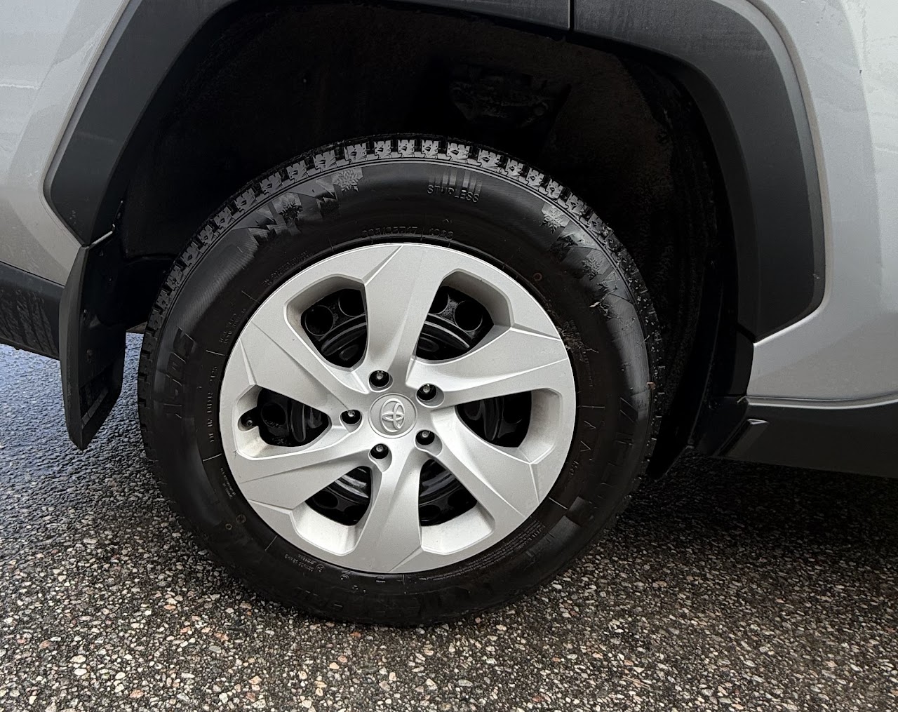 2025 Toyota RAV4 — photo 44 of 47