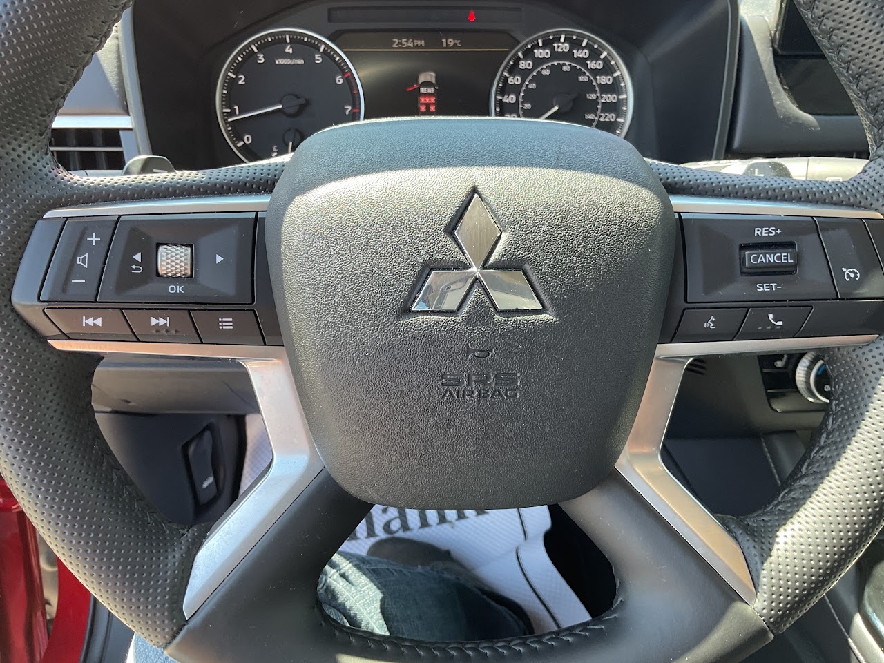 2025 Mitsubishi Outlander — photo 25 of 33