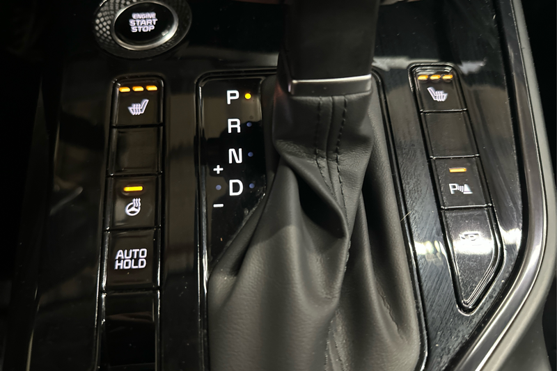 2025 Kia Niro Hybrid — photo 21 of 27