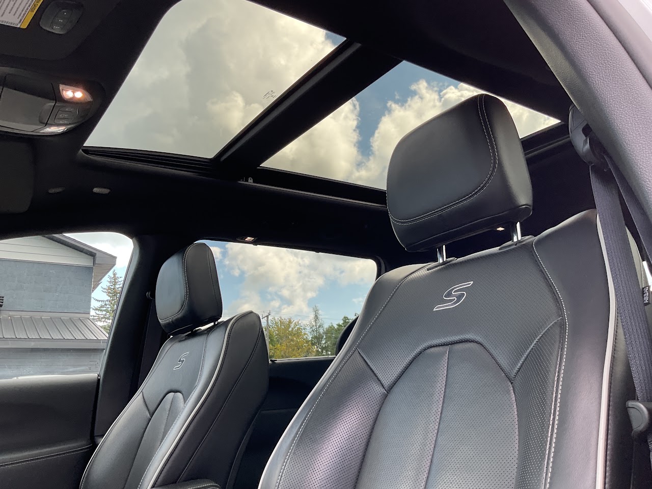 2025 Chrysler Pacifica — photo 32 of 34