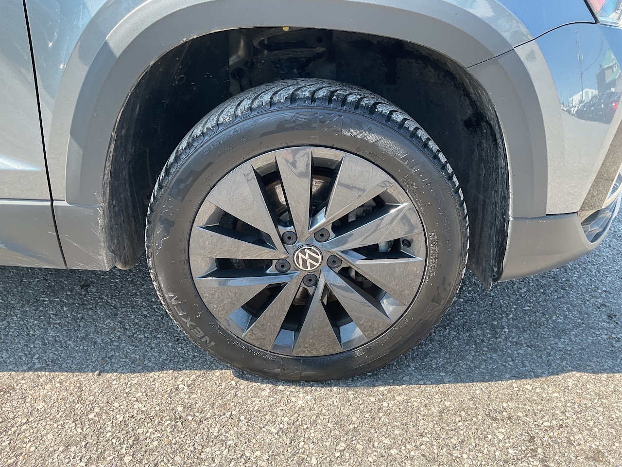 2024 Volkswagen Taos — photo 12 of 34