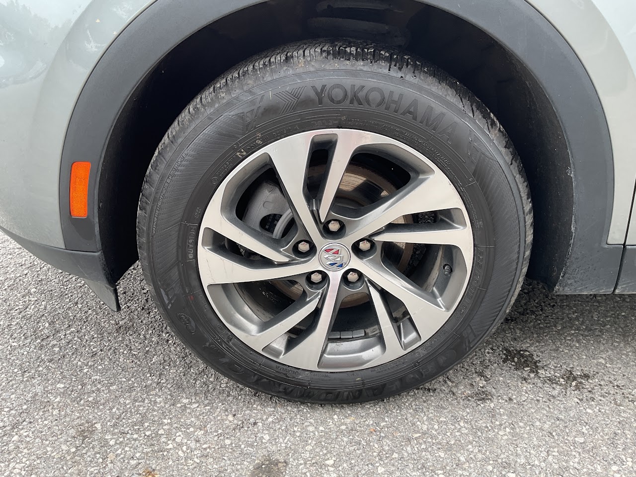 2023 Buick Envision — photo 9 of 34