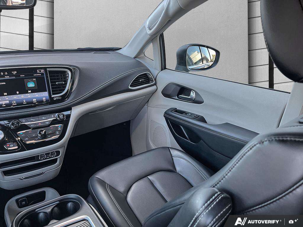 2023 Chrysler Pacifica — photo 25 of 25