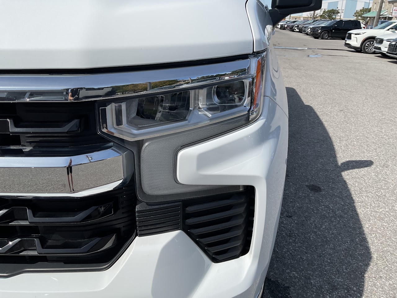 2025 Chevrolet Silverado 1500 — photo 13 of 33