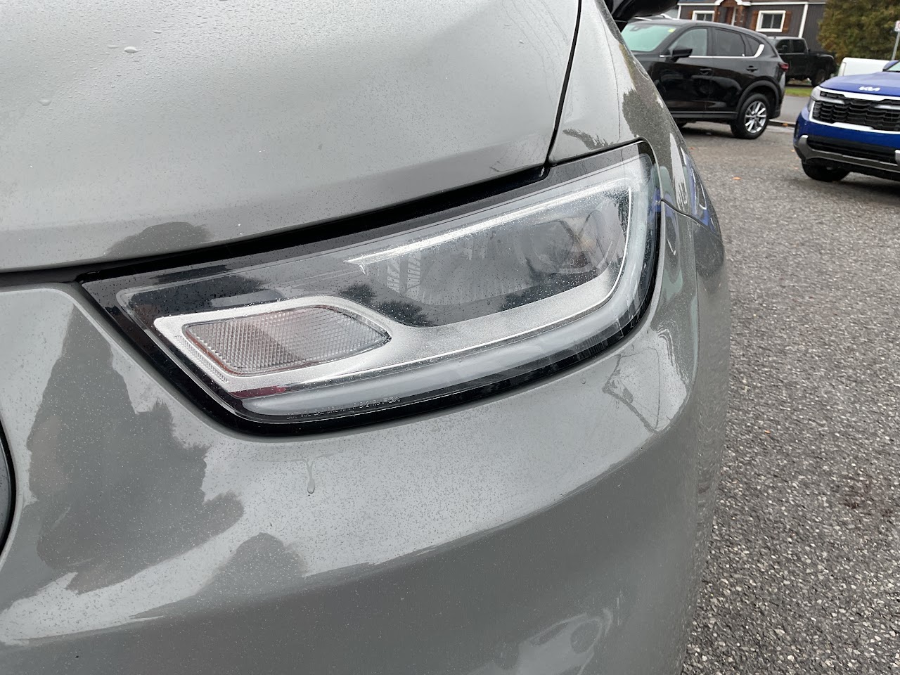 2025 Chrysler Pacifica — photo 9 of 34