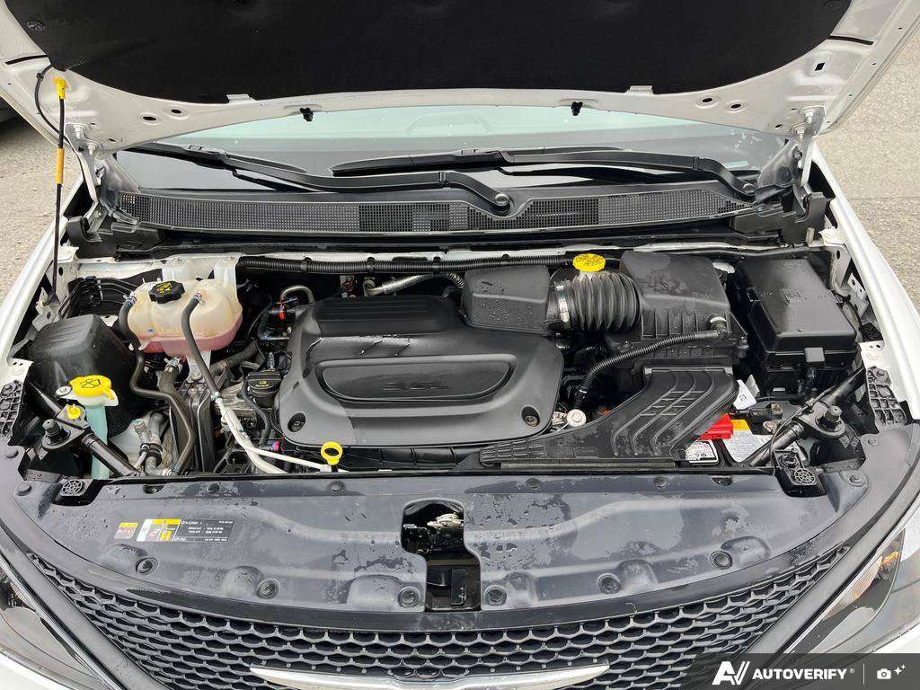 2024 Chrysler Grand Caravan — photo 10 of 25