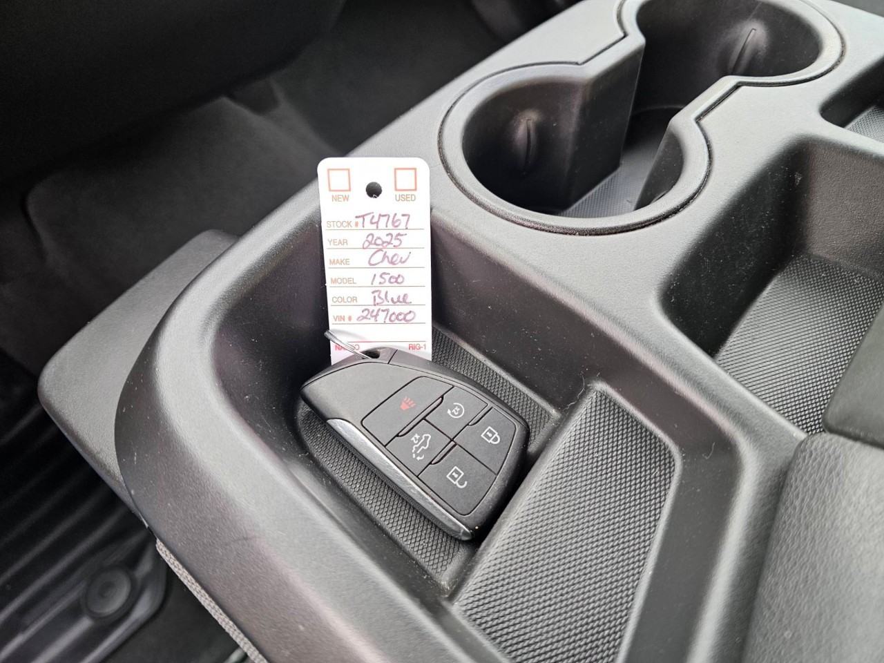 2025 Chevrolet Silverado 1500 — photo 13 of 20