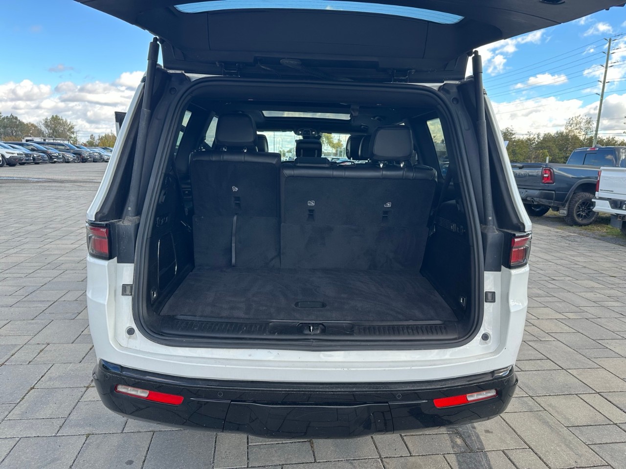 2024 Jeep Wagoneer — photo 12 de 22