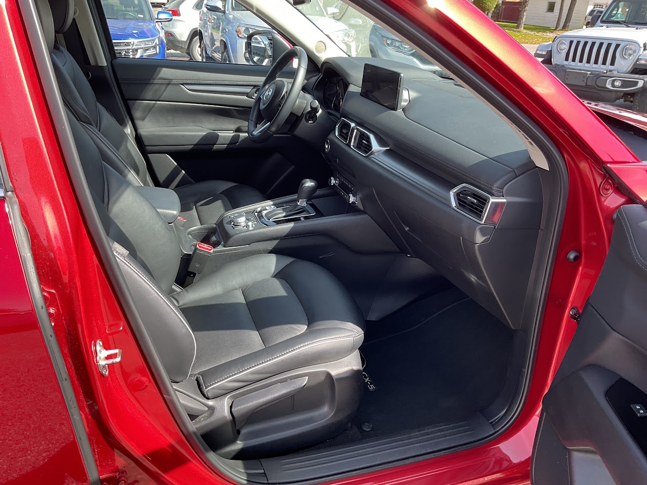 2025 Mazda CX-5 — photo 13 of 34