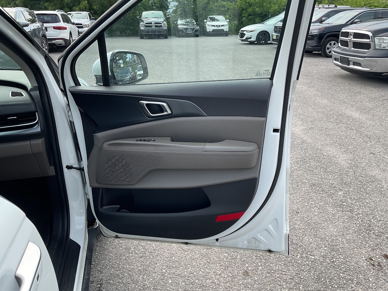 2025 Kia Carnival — photo 31 of 34
