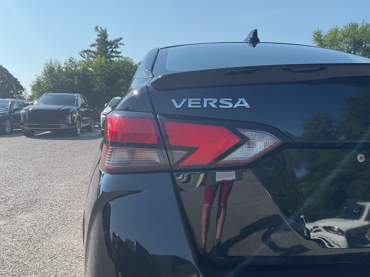2023 Nissan Versa — photo 18 of 34