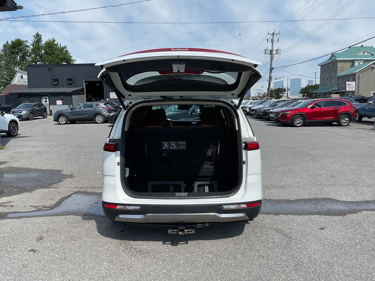 2024 Kia Carnival — photo 9 of 34