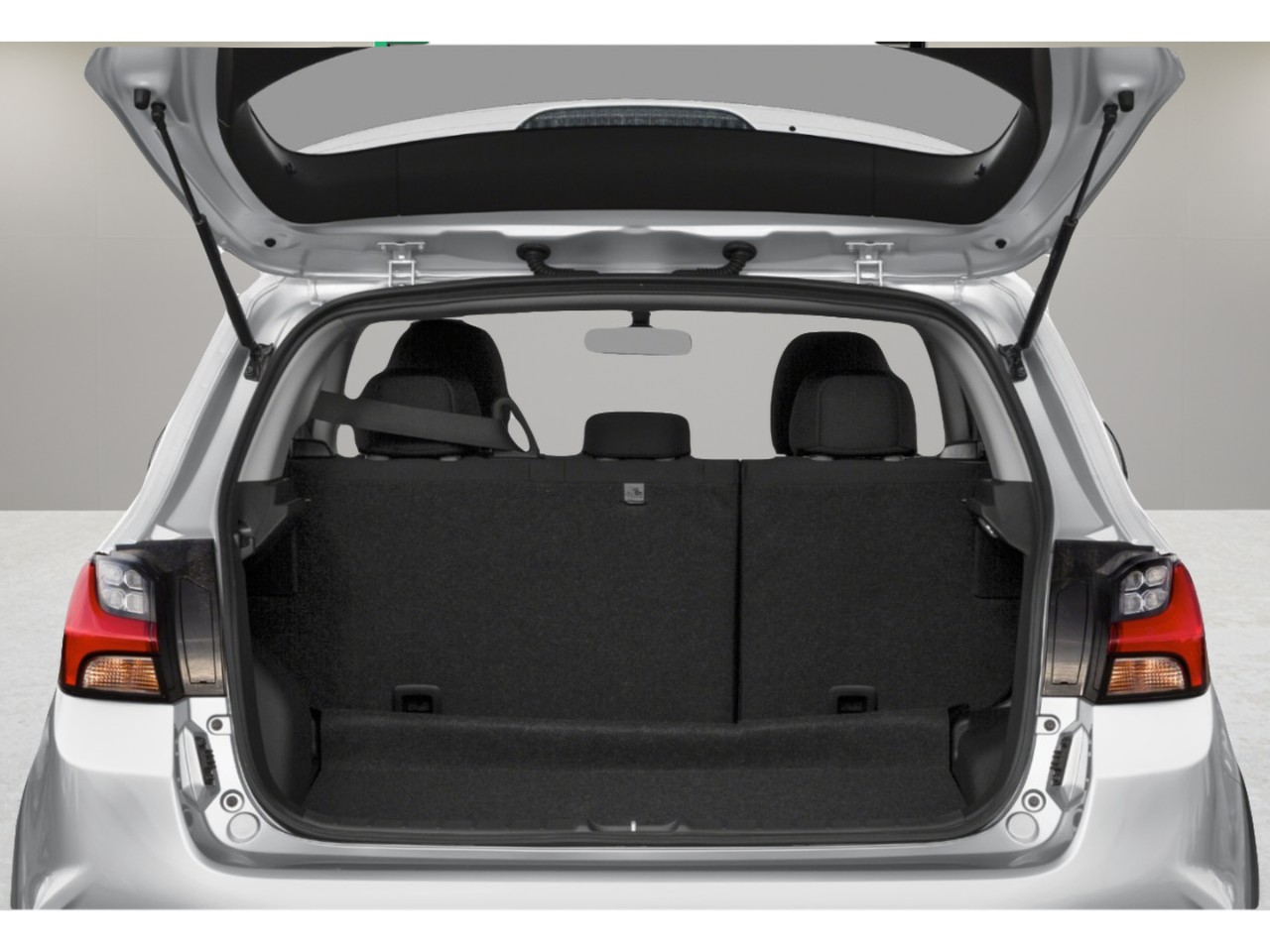2023 Mitsubishi RVR — photo 10 of 15