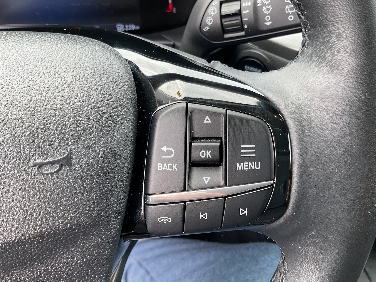 2025 Ford Escape — photo 21 of 35
