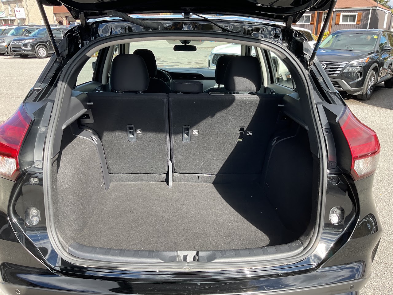 2025 Nissan Kicks Play — photo 23 of 34