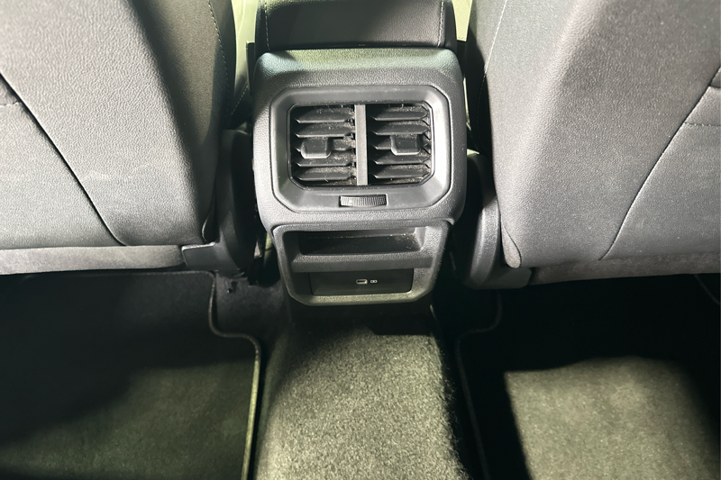 2024 Volkswagen Taos — photo 20 of 34