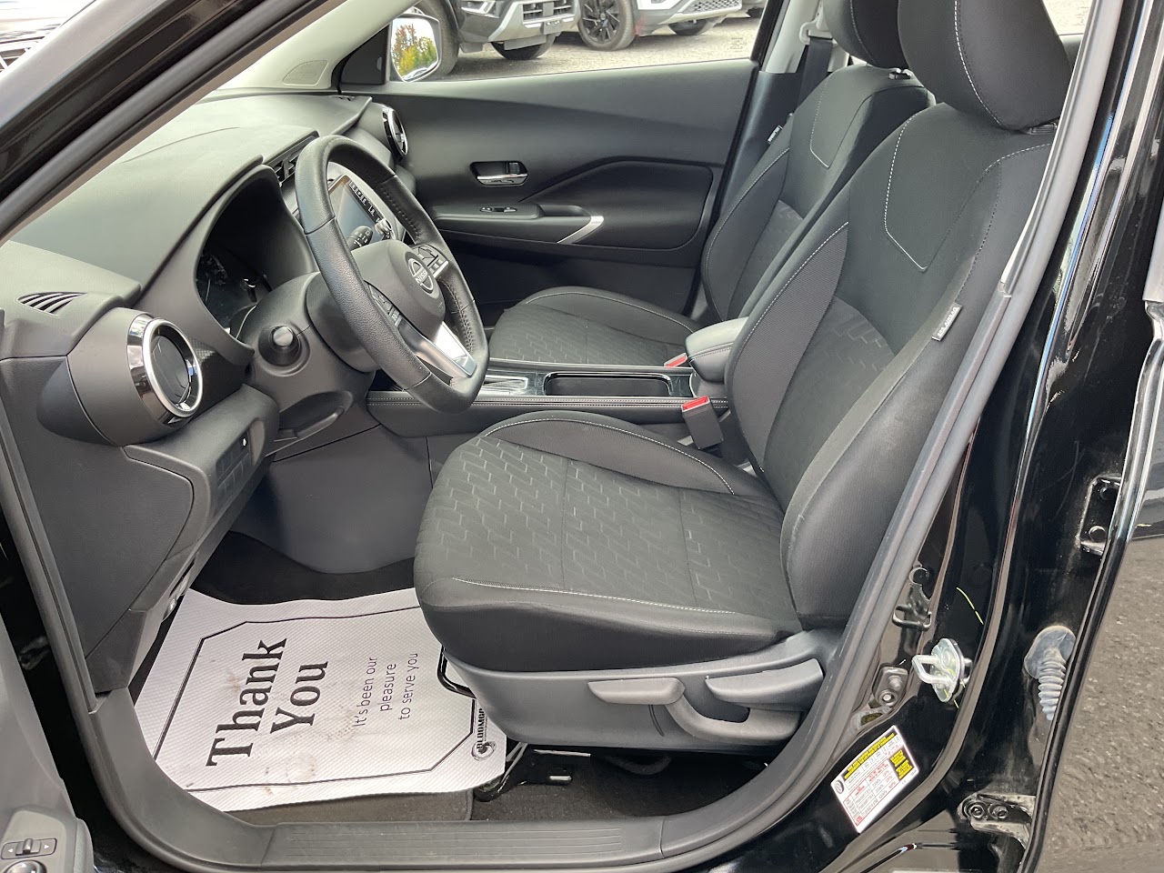 2025 Nissan Kicks Play — photo 24 of 34