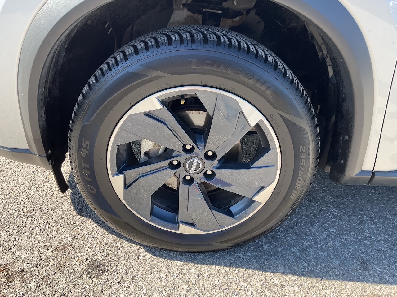 2025 Nissan Rogue — photo 17 of 33