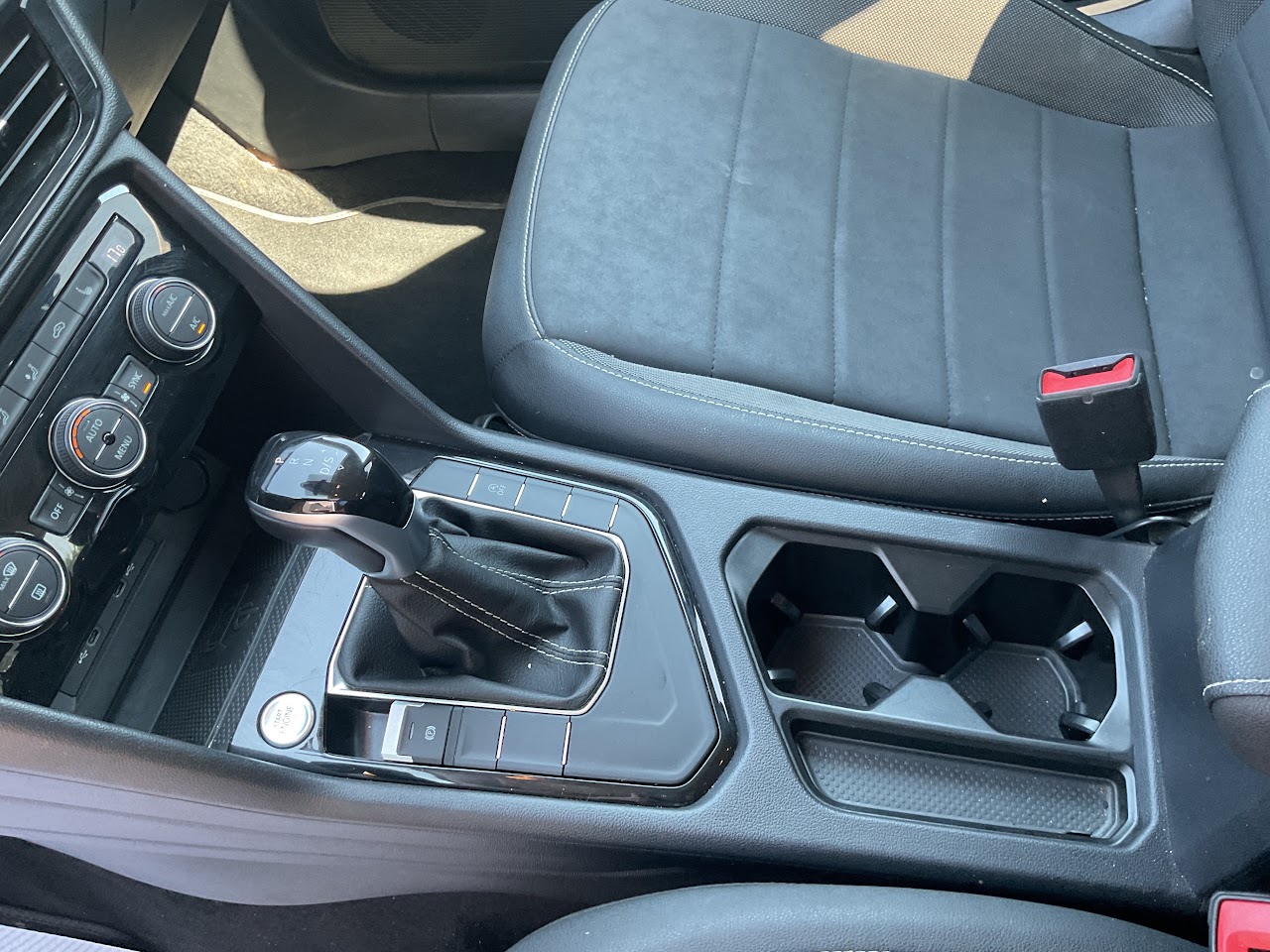2024 Volkswagen Taos — photo 29 of 34