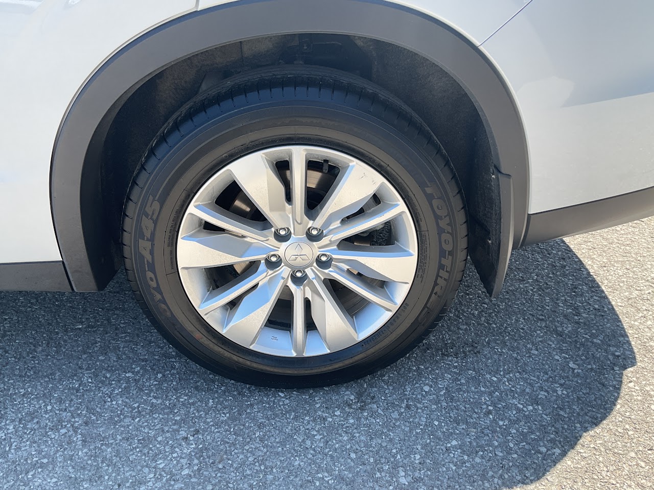 2025 Mitsubishi Outlander — photo 11 of 32